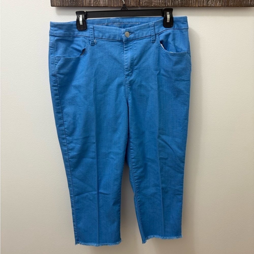 Chico's Light Blue Girlfriend Slim Leg Capris size 2